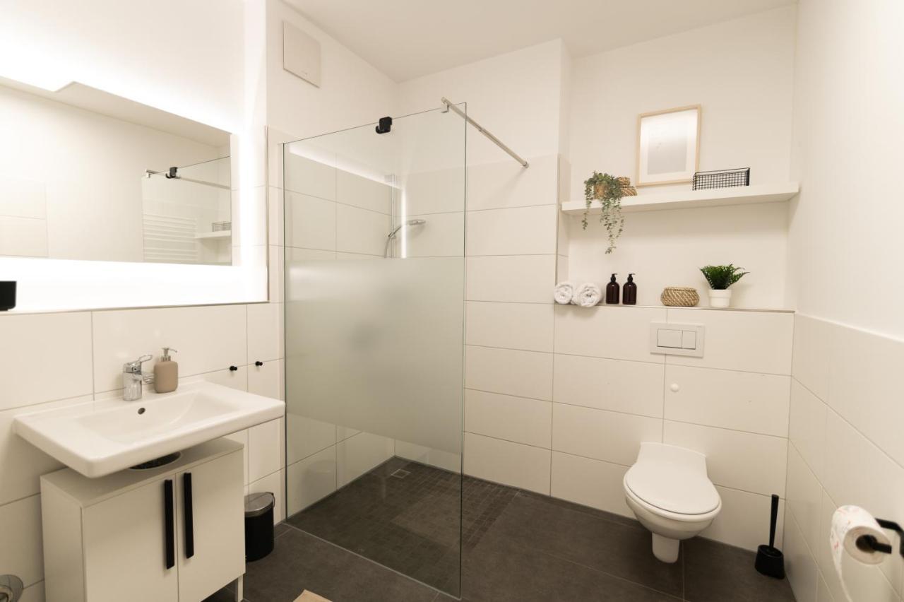 Dwellstay - Modernes Apartment I 55Qm I 2 Zimmer I Kueche I Bad I Terrasse I Tv I Wlan Bad Hersfeld Luaran gambar